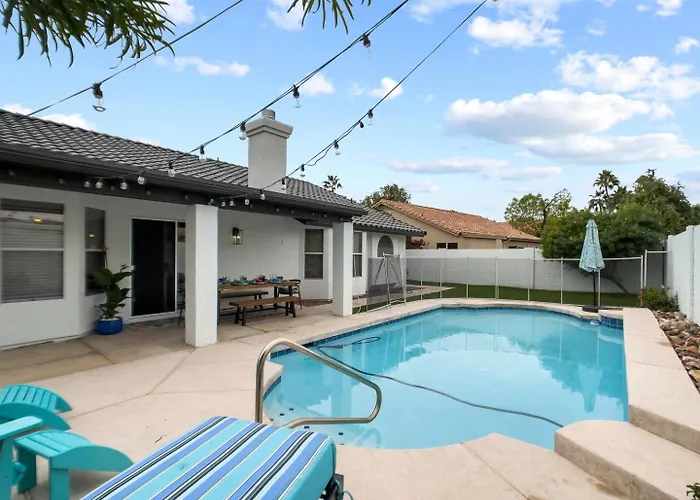 Val Vista Oasis- Gorgeous With Pool