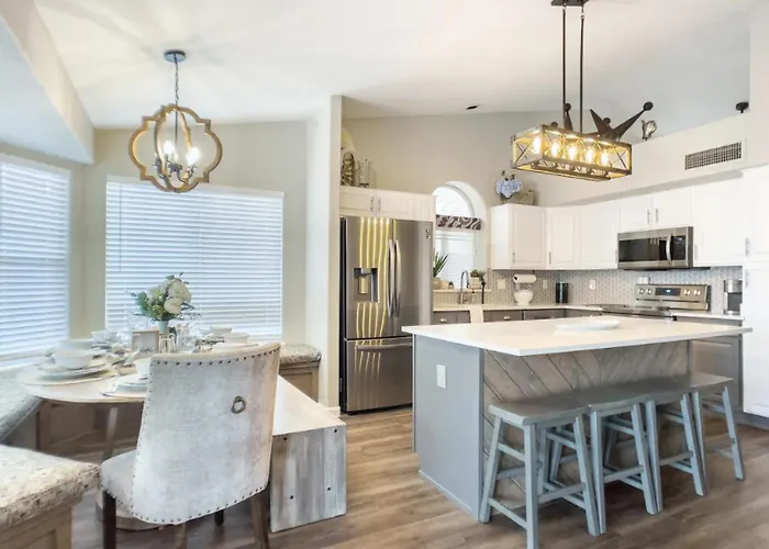 Val Vista Oasis- Gorgeous With Pool Holiday home