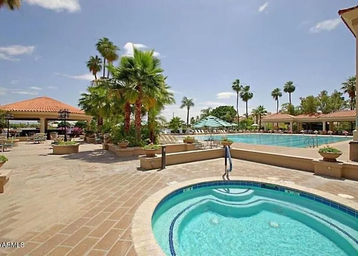 Val Vista Oasis- Gorgeous With Pool