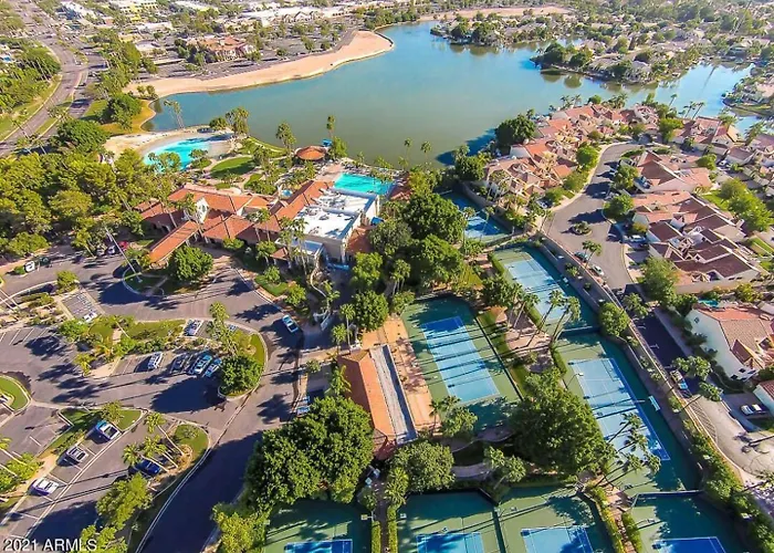 Val Vista Oasis- Gorgeous With Pool *