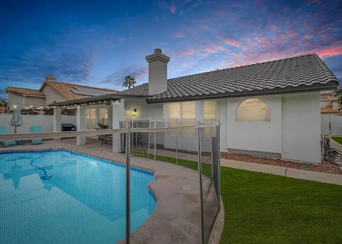 Val Vista Oasis- Gorgeous With Pool