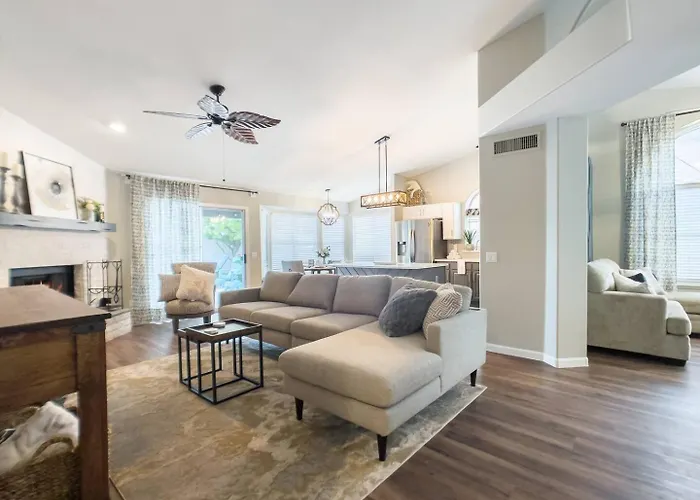 Val Vista Oasis- Gorgeous With Pool Holiday home