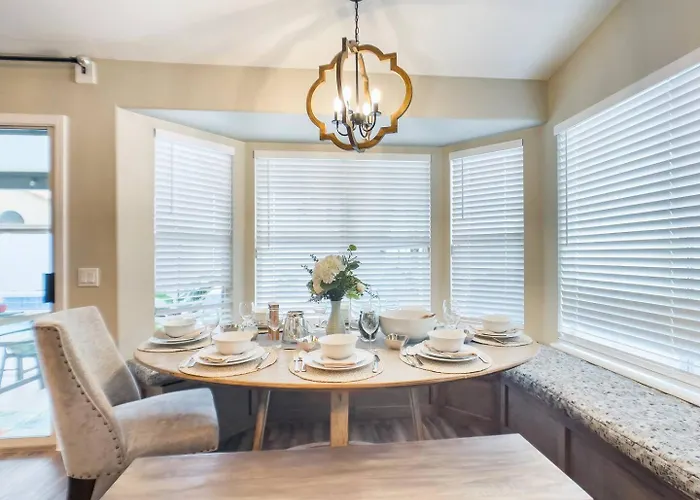 Val Vista Oasis- Gorgeous With Pool *