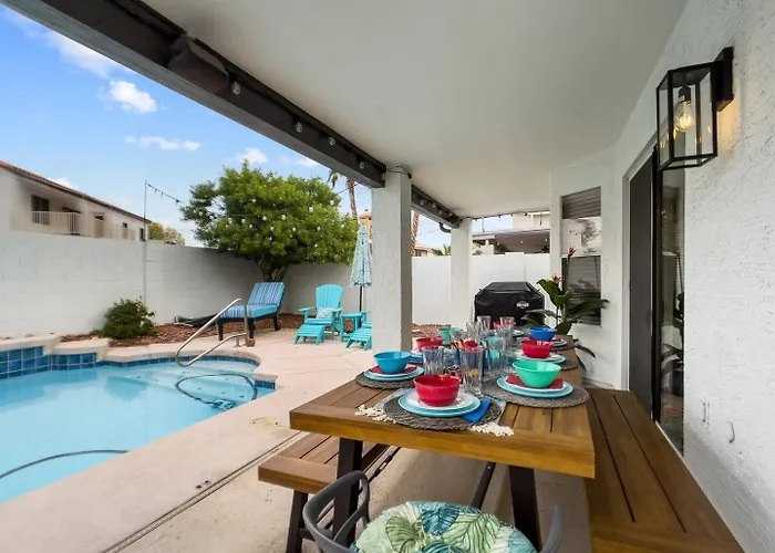 Val Vista Oasis- Gorgeous With Pool *
