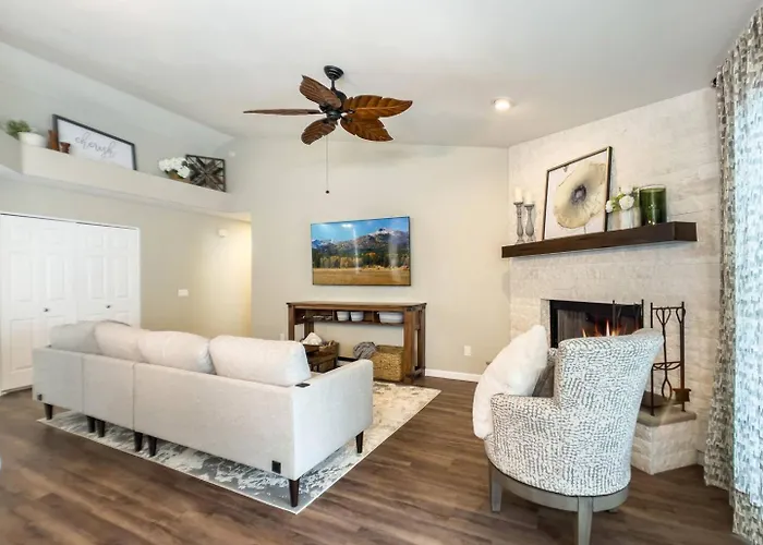 Val Vista Oasis- Gorgeous With Pool Holiday home
