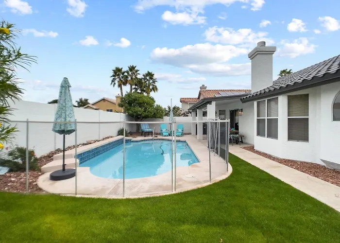 Val Vista Oasis- Gorgeous With Pool