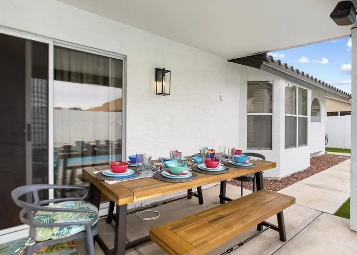 Val Vista Oasis- Gorgeous With Pool Holiday home