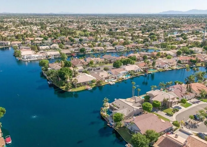 Val Vista Oasis- Gorgeous With Pool Holiday home