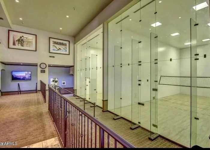 Val Vista Oasis- Gorgeous With Pool Holiday home *